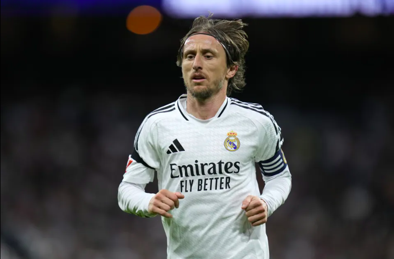 Huyền thoại Real Madrid trở th&agrave;nh chủ sở hữu đội b&oacute;ng ở Anh- Ảnh 1.