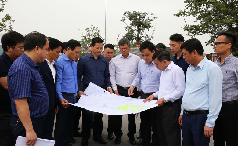 Vui vẻ nhường đất, người d&acirc;n nhộn nhịp x&acirc;y nh&agrave; b&ecirc;n đường V&agrave;nh đai 4 qua Bắc Ninh- Ảnh 8.