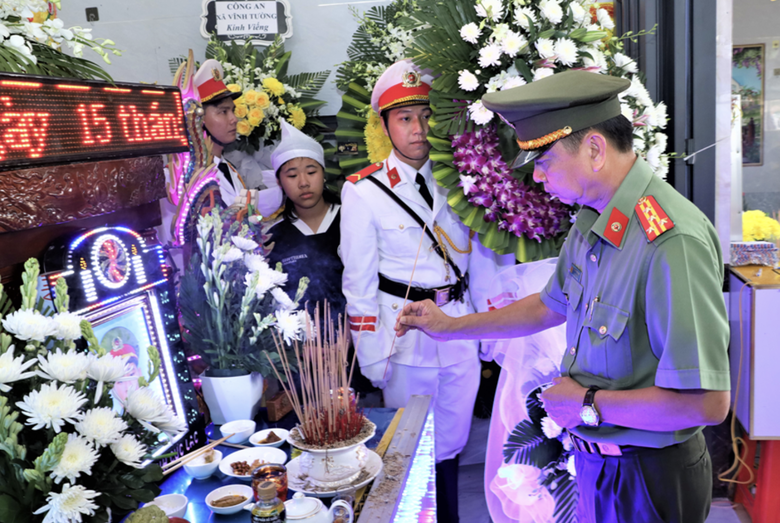 Đại &uacute;y c&ocirc;ng an hi sinh khi truy bắt đối tượng đ&aacute;nh bắt thủy sản tr&aacute;i ph&eacute;p- Ảnh 1.