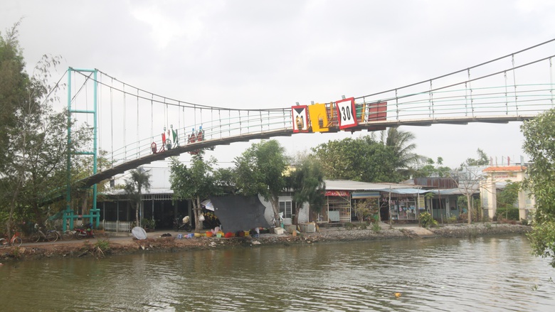 Bạc Li&ecirc;u: Cầu treo Vĩnh Mỹ dừng hoạt động, việc đi lại thế n&agrave;o?- Ảnh 2.
