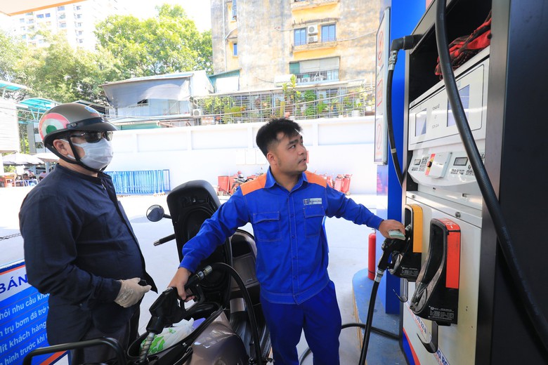 Thường trực Chính phủ: Rà soát để thương nhân phân phối xăng dầu được mua bán với nhau- Ảnh 1. Thường trực Chính phủ: Rà soát để thương nhân phân phối xăng dầu được mua bán với nhau- Ảnh 1.