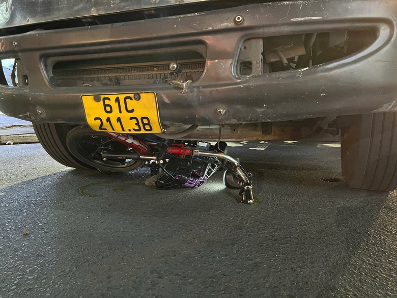 Va chạm giữa xe đầu k&eacute;o v&agrave; xe đạp điện, nữ sinh lớp 11 tử vong- Ảnh 1.