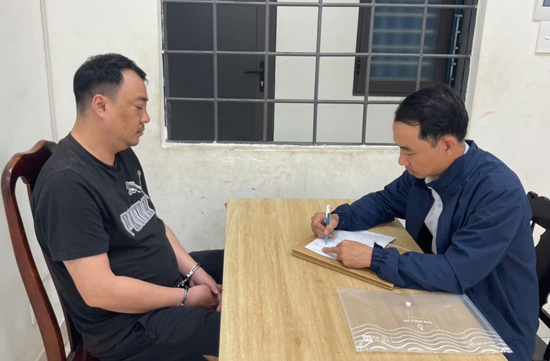 Bắt cựu nh&acirc;n vi&ecirc;n ng&acirc;n h&agrave;ng trốn n&atilde;, chiếm đoạt gần 800 triệu- Ảnh 1.