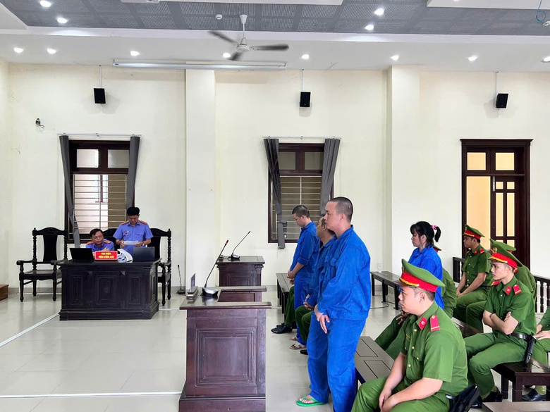 Vận chuyển hơn 12kg ma túy từ Campuchia về Long An, một bị cáo nhận án tử hình- Ảnh 1. Vận chuyển hơn 12kg ma túy từ Campuchia về Long An, một bị cáo nhận án tử hình- Ảnh 1.