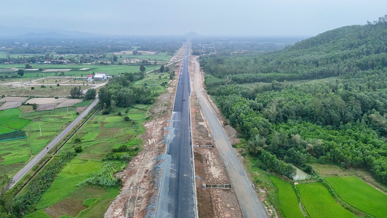 Bình Định chỉ đạo nhiều vấn đề "nóng" để sẵn sàng cho dự án đường sắt tốc độ cao- Ảnh 1. Bình Định chỉ đạo nhiều vấn đề "nóng" để sẵn sàng cho dự án đường sắt tốc độ cao- Ảnh 1.