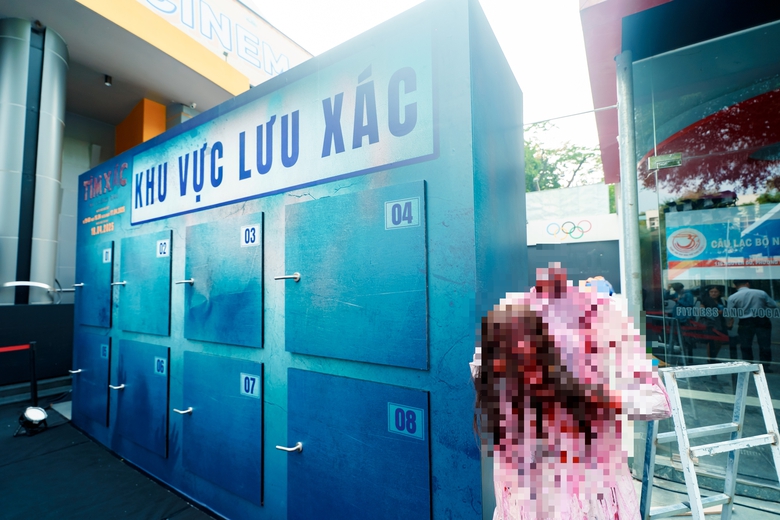 T&igrave;m x&aacute;c - Ma kh&ocirc;ng đầu: Bộ phim kinh dị v&agrave; thảm đỏ &aacute;m ảnh, phản cảm?- Ảnh 1.