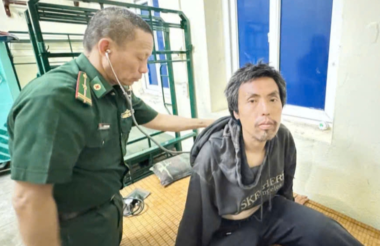 Quảng Ninh: Cứu công dân Trung Quốc trôi dạt trên sông Ka Long- Ảnh 1. Quảng Ninh: Cứu công dân Trung Quốc trôi dạt trên sông Ka Long- Ảnh 1.