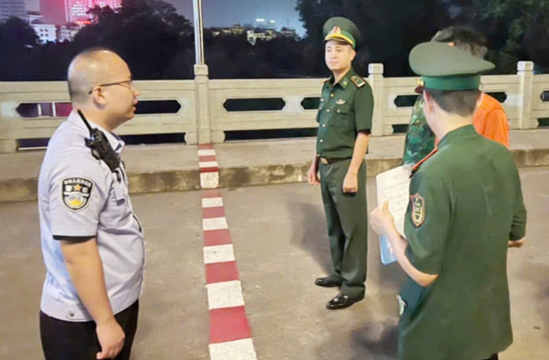 Quảng Ninh: Cứu công dân Trung Quốc trôi dạt trên sông Ka Long- Ảnh 2. Quảng Ninh: Cứu công dân Trung Quốc trôi dạt trên sông Ka Long- Ảnh 2.