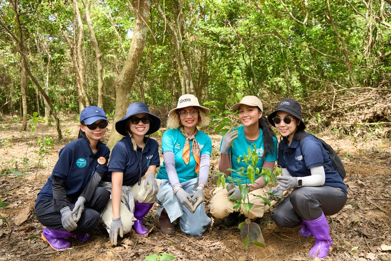 Hoa hậu H&rsquo;Hen Ni&ecirc; c&ugrave;ng chồng trồng 700 c&acirc;y xanh tại Vườn Quốc gia C&uacute;c Phương- Ảnh 10.