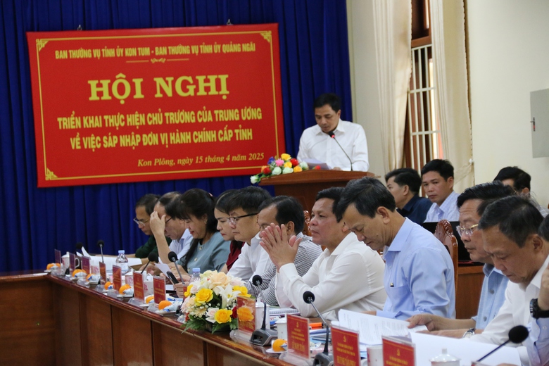 Dự kiến phương &aacute;n đưa c&ocirc;ng chức Kon Tum đến Quảng Ng&atilde;i l&agrave;m việc, &ocirc; t&ocirc; đ&oacute;n từ 3h s&aacute;ng- Ảnh 2.