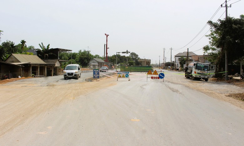 C&oacute; mặt bằng, nh&agrave; thầu bứt ph&aacute; tiến độ 3 n&uacute;t giao, cầu vượt cao tốc Vạn Ninh - Cam Lộ- Ảnh 12.