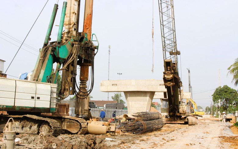 C&oacute; mặt bằng, nh&agrave; thầu bứt ph&aacute; tiến độ 3 n&uacute;t giao, cầu vượt cao tốc Vạn Ninh - Cam Lộ- Ảnh 2.