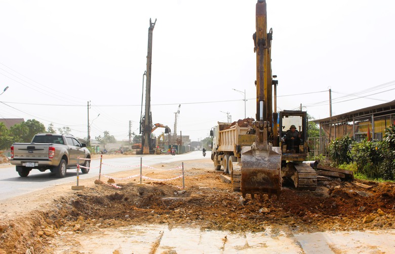 C&oacute; mặt bằng, nh&agrave; thầu bứt ph&aacute; tiến độ 3 n&uacute;t giao, cầu vượt cao tốc Vạn Ninh - Cam Lộ- Ảnh 3.