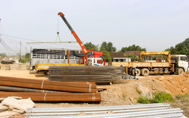 C&oacute; mặt bằng, nh&agrave; thầu bứt ph&aacute; tiến độ 3 n&uacute;t giao, cầu vượt cao tốc Vạn Ninh - Cam Lộ- Ảnh 7.