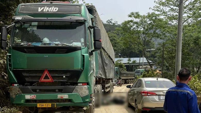 Hiện trường vụ TNGT khiến người đi xe máy tử vong. Hiện trường vụ TNGT khiến người đi xe máy tử vong.