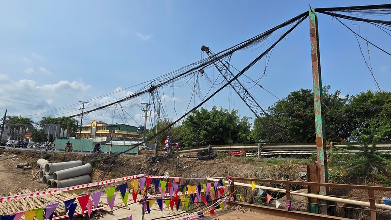 Vướng mặt bằng, vẫn quyết tâm thông xe cầu tạm Ô Môn dịp 1/5- Ảnh 5. Vướng mặt bằng, vẫn quyết tâm thông xe cầu tạm Ô Môn dịp 1/5- Ảnh 5.