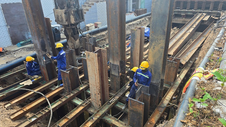 Vướng mặt bằng, vẫn quyết tâm thông xe cầu tạm Ô Môn dịp 1/5- Ảnh 9. Vướng mặt bằng, vẫn quyết tâm thông xe cầu tạm Ô Môn dịp 1/5- Ảnh 9.