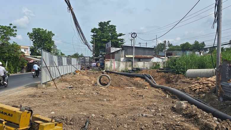 Vướng mặt bằng, vẫn quyết tâm thông xe cầu tạm Ô Môn dịp 1/5- Ảnh 10. Vướng mặt bằng, vẫn quyết tâm thông xe cầu tạm Ô Môn dịp 1/5- Ảnh 10.