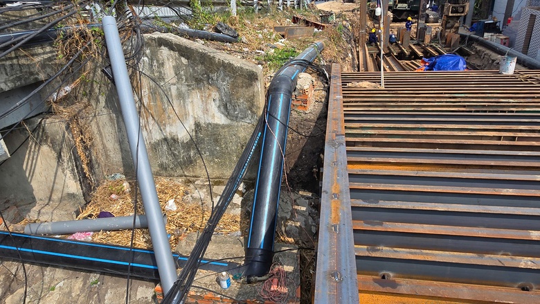 Vướng mặt bằng, vẫn quyết tâm thông xe cầu tạm Ô Môn dịp 1/5- Ảnh 8. Vướng mặt bằng, vẫn quyết tâm thông xe cầu tạm Ô Môn dịp 1/5- Ảnh 8.