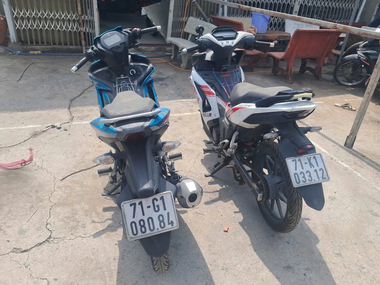 Phạt 25 triệu, tịch thu 2 phương tiện trong vụ thách đố đua xe trên quốc lộ qua Tiền Giang- Ảnh 2. Phạt 25 triệu, tịch thu 2 phương tiện trong vụ thách đố đua xe trên quốc lộ qua Tiền Giang- Ảnh 2.