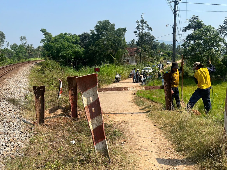 X&oacute;a bỏ c&aacute;c lối đi tự mở, đảm bảo ATGT đường sắt qua B&igrave;nh Định- Ảnh 1.