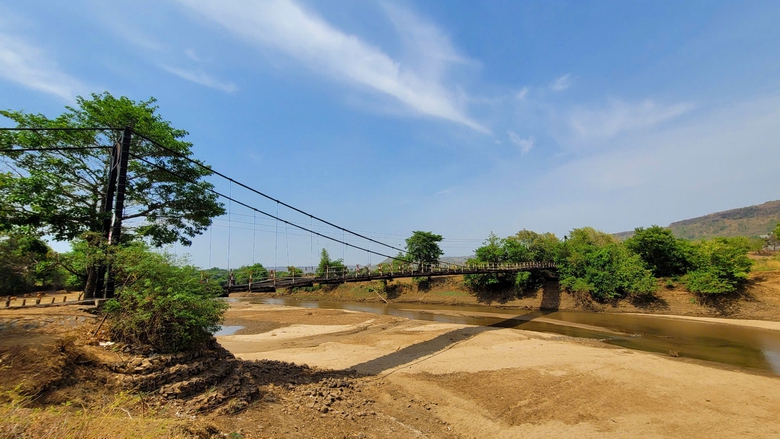 Người d&acirc;n bất an trước loạt cầu treo g&atilde;y nứt, xuống cấp nghi&ecirc;m trọng ở Gia Lai- Ảnh 1.