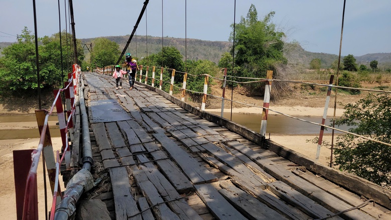 Người d&acirc;n bất an trước loạt cầu treo g&atilde;y nứt, xuống cấp nghi&ecirc;m trọng ở Gia Lai- Ảnh 2.
