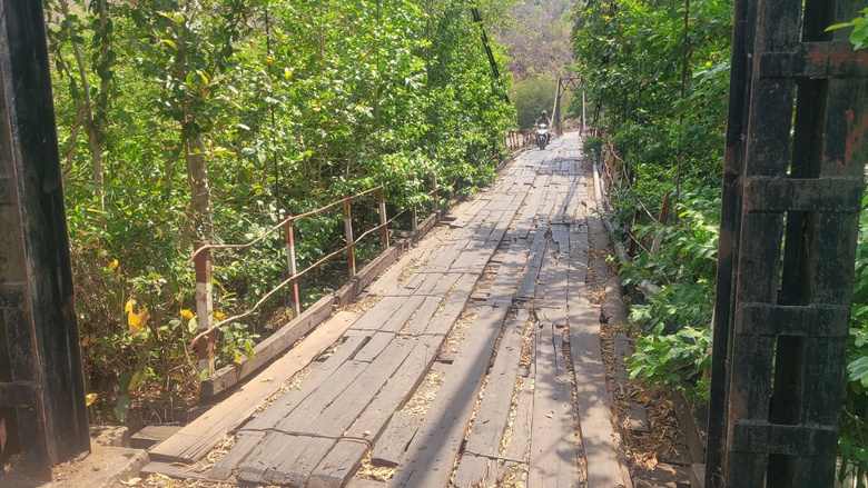 Người d&acirc;n bất an trước loạt cầu treo g&atilde;y nứt, xuống cấp nghi&ecirc;m trọng ở Gia Lai- Ảnh 8.