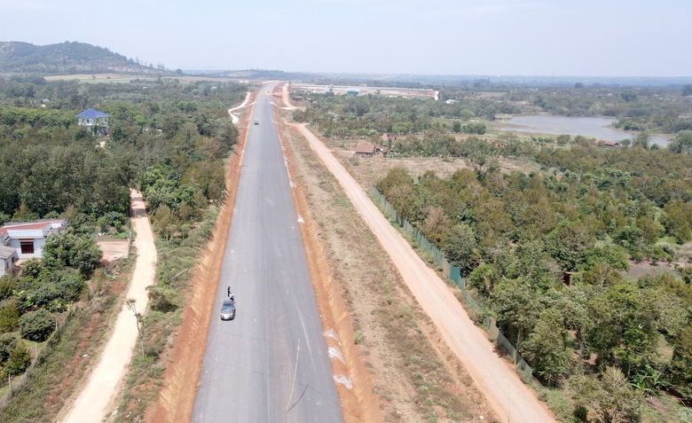 Cao tốc Kh&aacute;nh H&ograve;a - Bu&ocirc;n Ma Thuột: D&acirc;y điện d&acirc;n sinh chưa di dời, cản tiến độ thi c&ocirc;ng- Ảnh 11.