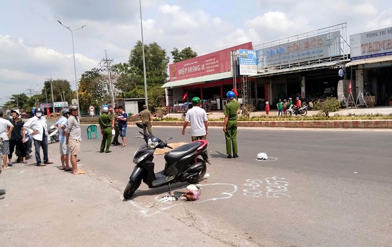 Hiện trường vụ tai nạn khiến người phụ nữ tử vong tại chỗ.