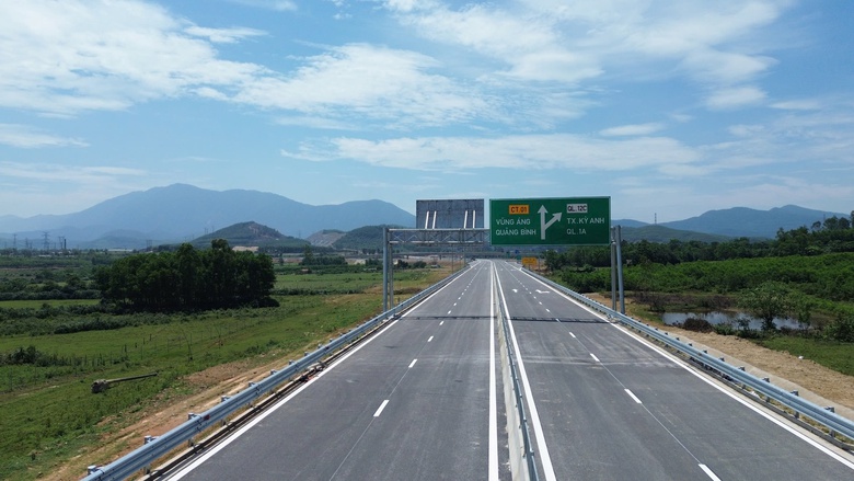 4 dự án thành phần cao tốc Bắc - Nam giai đoạn 2 thông xe, phương tiện di chuyển thế nào?- Ảnh 1. 4 dự án thành phần cao tốc Bắc - Nam giai đoạn 2 thông xe, phương tiện di chuyển thế nào?- Ảnh 1.