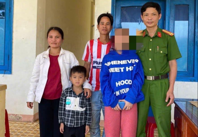 Giải cứu b&eacute; g&aacute;i 13 tuổi bị kẻ xấu dụ dỗ l&agrave;m "việc nhẹ lương cao"- Ảnh 1.