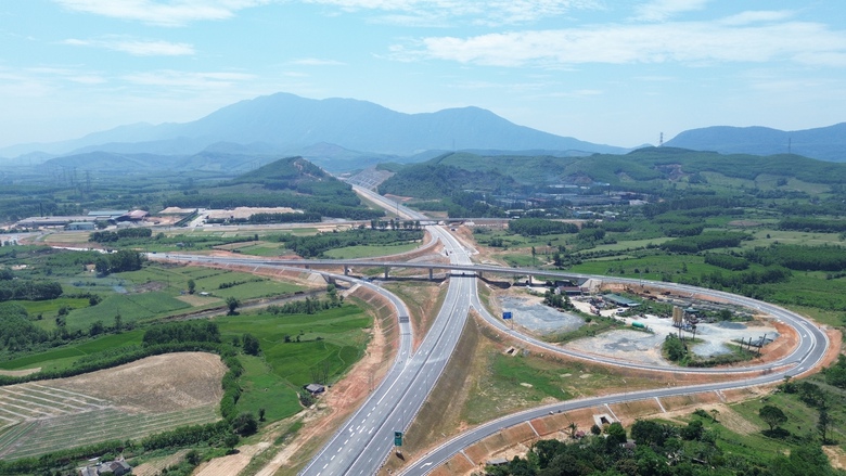 Th&ocirc;ng tuyến cao tốc qua H&agrave; Tĩnh, giảm tải cho quốc lộ 1A, tạo động lực ph&aacute;t triển v&ugrave;ng- Ảnh 2.