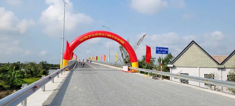 Tiền Giang: Th&ocirc;ng xe cầu 240 tỷ đồng bắc qua s&ocirc;ng Tiền- Ảnh 2.
