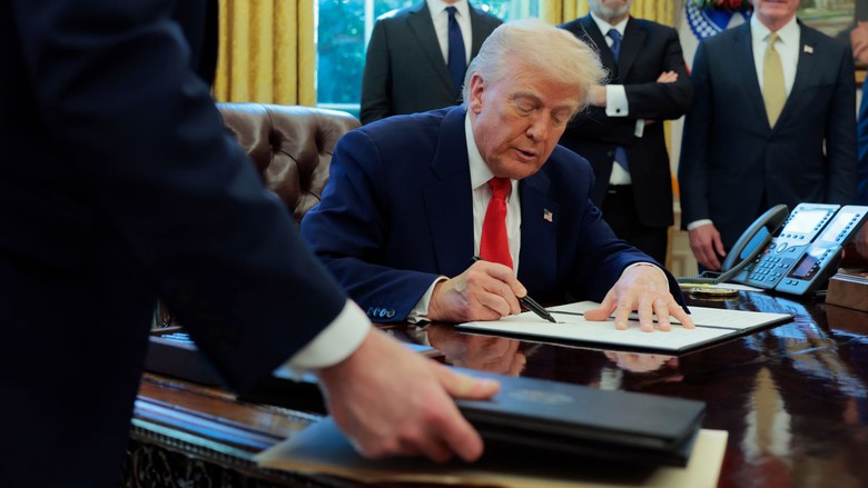 Giá vàng trong nước đột ngột giảm sâu- Ảnh 2. Giá vàng trong nước đột ngột giảm sâu- Ảnh 2.