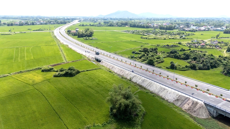 Ngắm tuyến đường ngh&igrave;n tỷ nối QL1 với đầm Thị Nại sắp kh&aacute;nh th&agrave;nh- Ảnh 4.