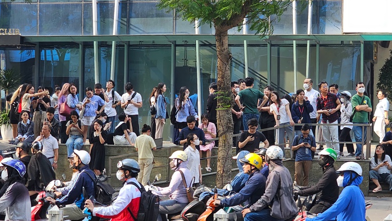 H&agrave; Nội: Kh&oacute;i đen bao tr&ugrave;m cao ốc văn ph&ograve;ng 18 tầng tr&ecirc;n phố Th&aacute;i H&agrave;- Ảnh 3.