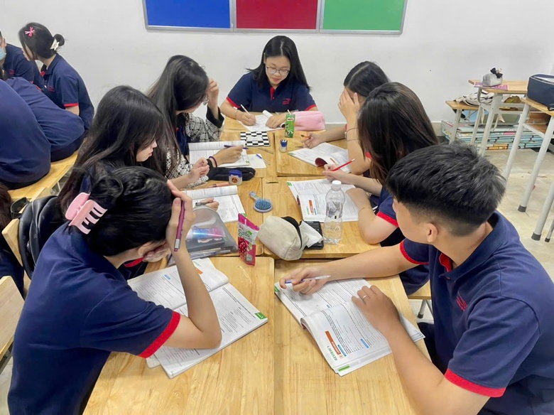 Hà Nội công bố phương án tuyển sinh lớp 10 cho trường tư thục và công lập tự chủ- Ảnh 1. Hà Nội công bố phương án tuyển sinh lớp 10 cho trường tư thục và công lập tự chủ- Ảnh 1.