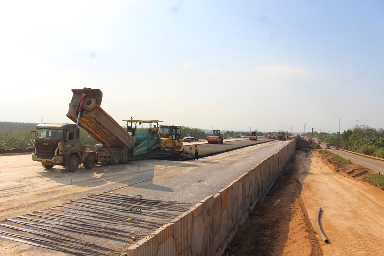 Thứ trưởng Nguyễn Tường Văn: Thông tuyến cao tốc Vạn Ninh - Cam Lộ trước 30/6- Ảnh 2. Thứ trưởng Nguyễn Tường Văn: Thông tuyến cao tốc Vạn Ninh - Cam Lộ trước 30/6- Ảnh 2.