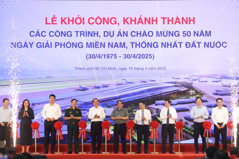 Thủ tướng: 80 dự &aacute;n khởi c&ocirc;ng, kh&aacute;nh th&agrave;nh thể hiện sự vượt l&ecirc;n mạnh mẽ của đất nước- Ảnh 2.