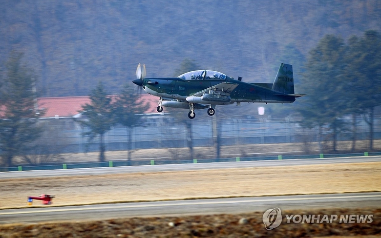 H&agrave;n Quốc: M&aacute;y bay kh&ocirc;ng qu&acirc;n rơi nhiều bộ phận khi huấn luyện bay đ&ecirc;m