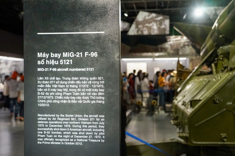 Những hiện vật h&uacute;t kh&aacute;ch tham quan Bảo t&agrave;ng Lịch sử Qu&acirc;n sự Việt Nam dịp 30/4- Ảnh 5.