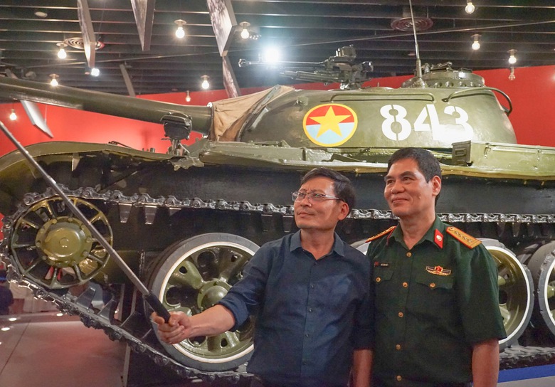 Những hiện vật h&uacute;t kh&aacute;ch tham quan Bảo t&agrave;ng Lịch sử Qu&acirc;n sự Việt Nam dịp 30/4- Ảnh 8.