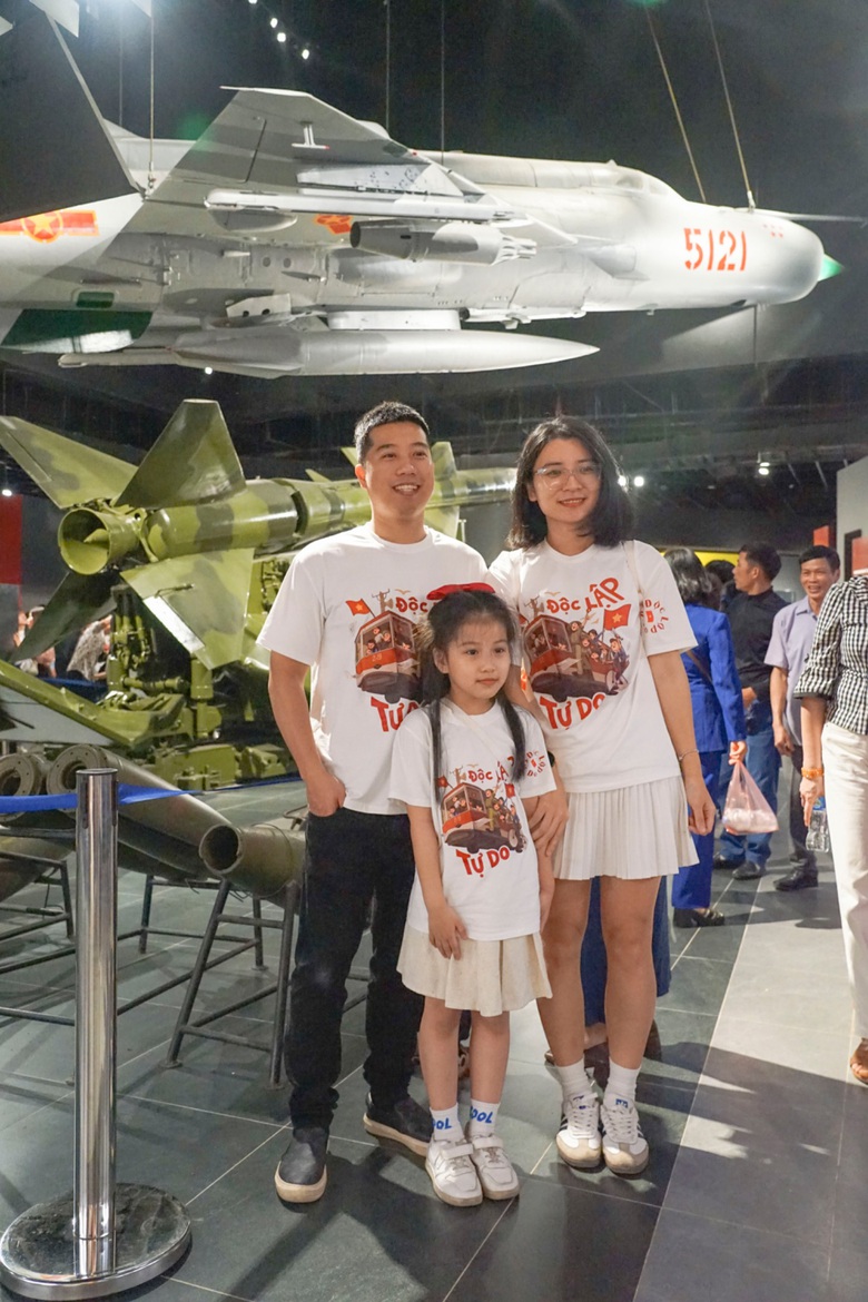 Những hiện vật h&uacute;t kh&aacute;ch tham quan Bảo t&agrave;ng Lịch sử Qu&acirc;n sự Việt Nam dịp 30/4- Ảnh 12.