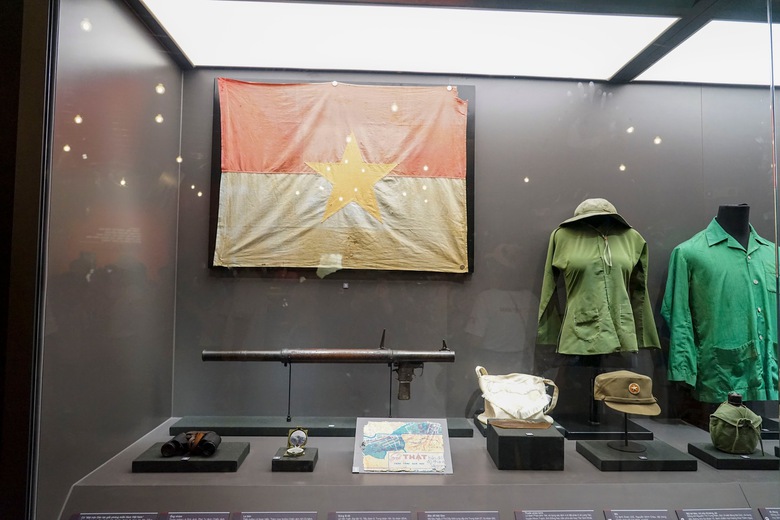 Những hiện vật h&uacute;t kh&aacute;ch tham quan Bảo t&agrave;ng Lịch sử Qu&acirc;n sự Việt Nam dịp 30/4- Ảnh 13.