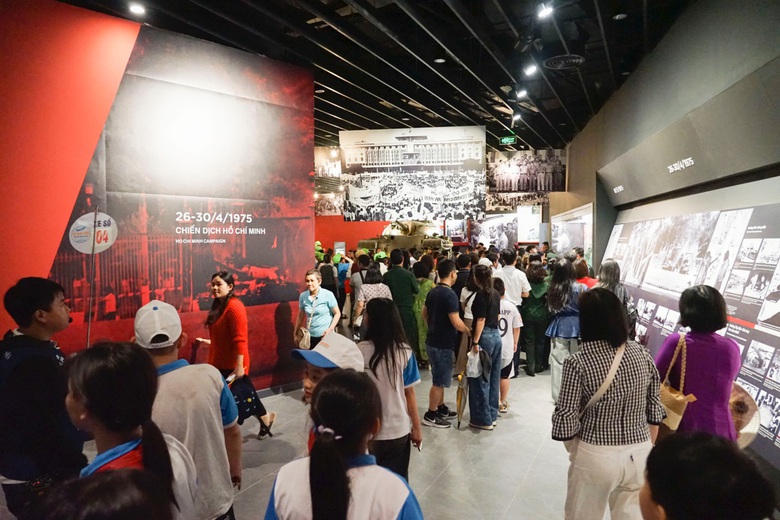 Những hiện vật h&uacute;t kh&aacute;ch tham quan Bảo t&agrave;ng Lịch sử Qu&acirc;n sự Việt Nam dịp 30/4- Ảnh 20.