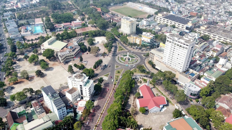 Nhiều tỉnh miền Trung gấp r&uacute;t sửa nh&agrave; c&ocirc;ng vụ, l&ecirc;n phương &aacute;n tiếp nhận c&aacute;n bộ sau s&aacute;p nhập- Ảnh 2.
