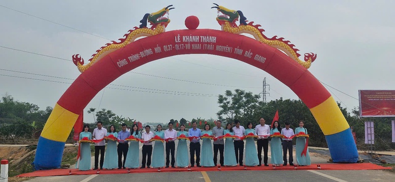 Niềm vui của người dân Bắc Giang khi tuyến đường hơn 1.400 tỷ đưa vào khai thác- Ảnh 3. Niềm vui của người dân Bắc Giang khi tuyến đường hơn 1.400 tỷ đưa vào khai thác- Ảnh 3.