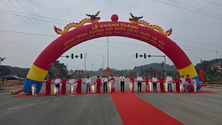 Người d&acirc;n Y&ecirc;n B&aacute;i h&acirc;n hoan chứng kiến lễ kh&aacute;nh th&agrave;nh tuyến đường hơn 400 tỷ đồng- Ảnh 11.