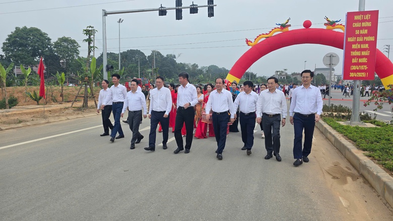 Người d&acirc;n Y&ecirc;n B&aacute;i h&acirc;n hoan chứng kiến lễ kh&aacute;nh th&agrave;nh tuyến đường hơn 400 tỷ đồng- Ảnh 12.